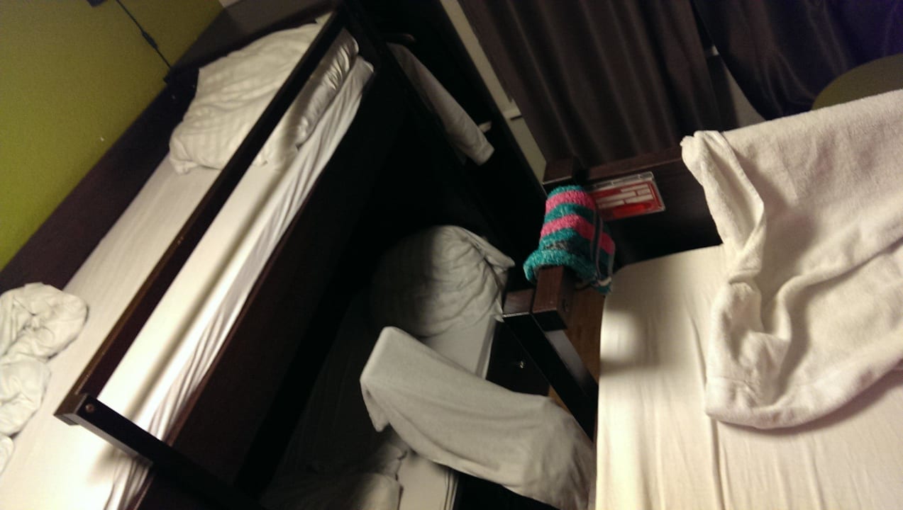 Hostel frauen zimmer  MEININGER Hotel Berlin Hauptbahnhof