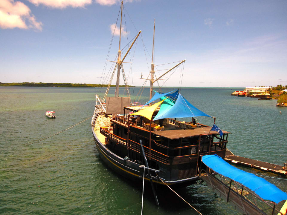 ...vom Hoteldach Manta Ray Bay Resort & Yap Divers