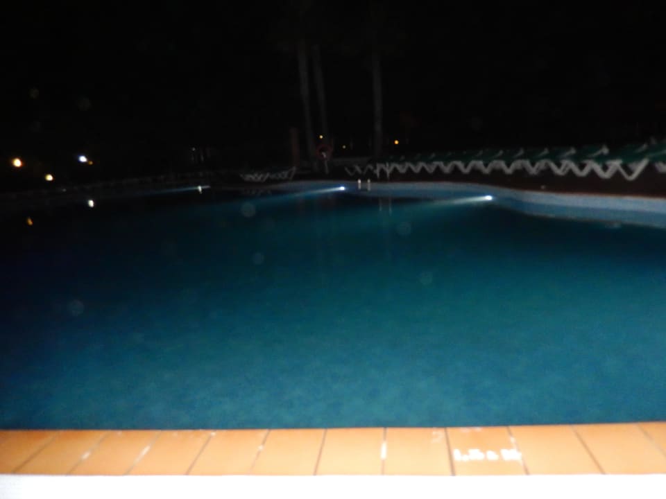 Piscine vu de nuit  Hotel Oasis Dunas