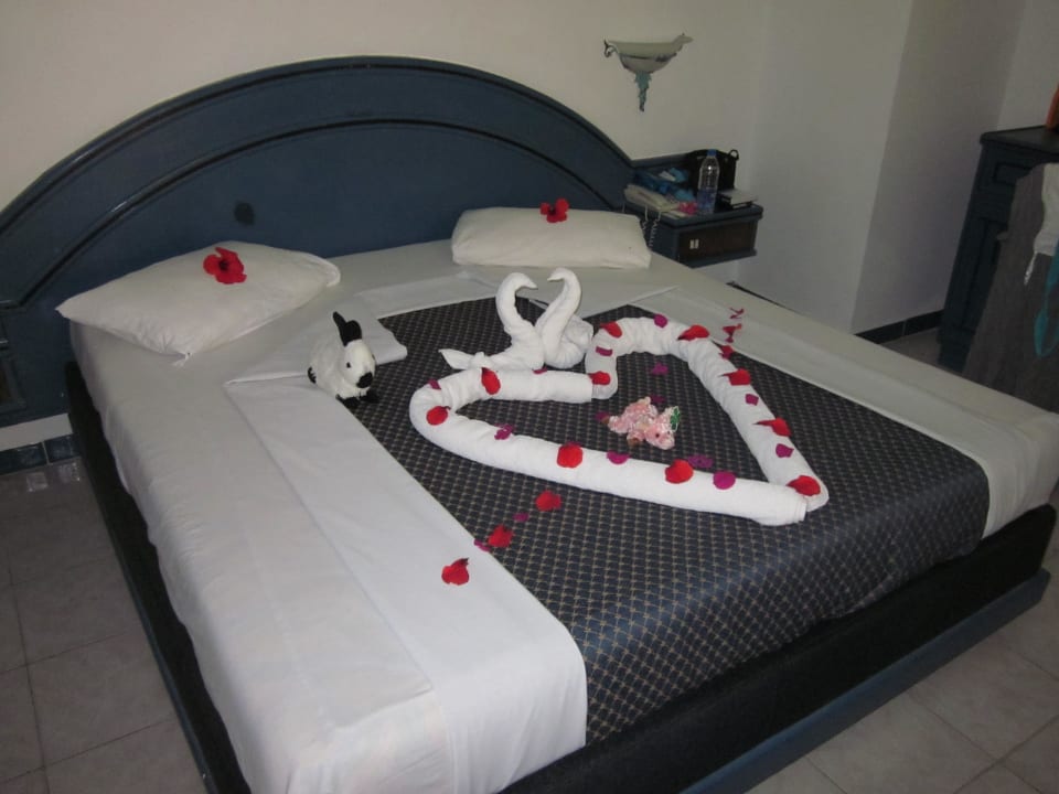 Täglich wechselnde Deko auf dem Bett Mirage Bay Resort & Aqua Park