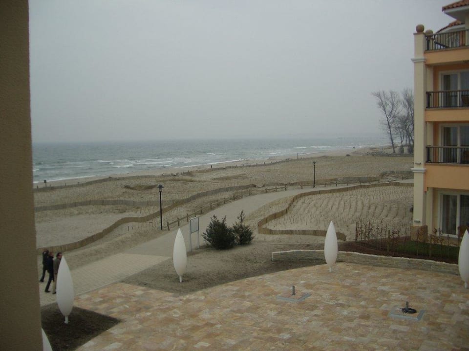 Aussicht vom Balkon auf Strandpromenade und Strand Hotel Gran Belveder