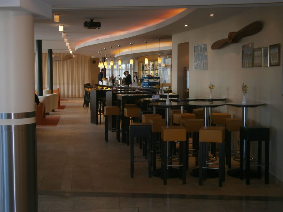 Cocktails 7,50 bis  8,- Euro Holiday Inn Berlin Airport - Conference Centre