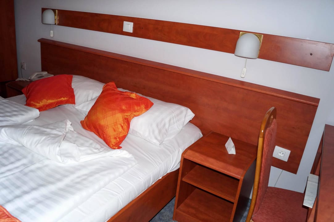 Raum / Zimmer / Schlafbereich (Innenansicht) Hotel Baska