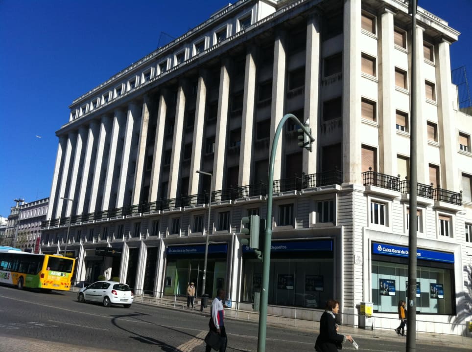 In der Mitte ist der Eingang versteckt Hotel Altis Avenida