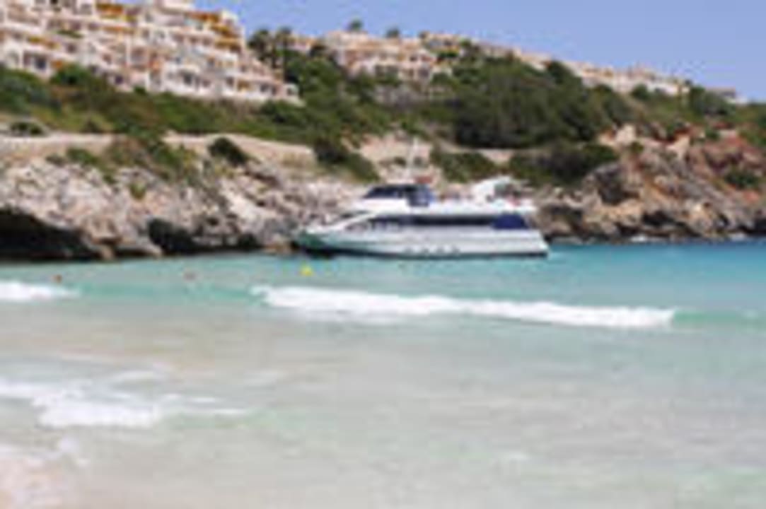 Catamaran in der Bucht Flipflop Cala Romantica