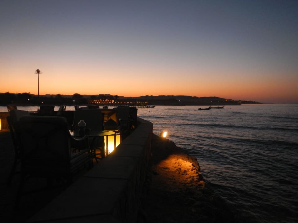 Sonnenuntergang an der Rockbar Mövenpick Resort El Quseir