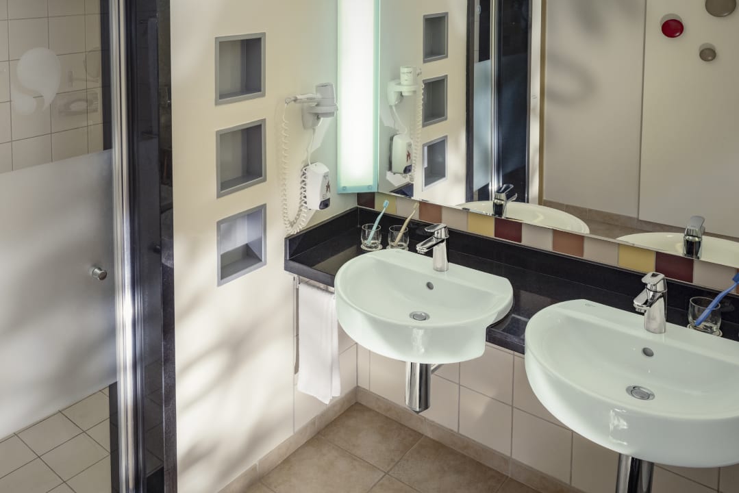 Zimmer ROBINSON ÇAMYUVA