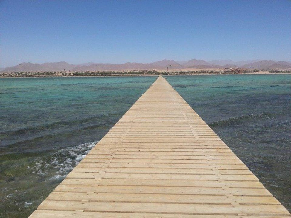 Steg mit Blickrichtung Strand Jaz Mirabel Park & Club