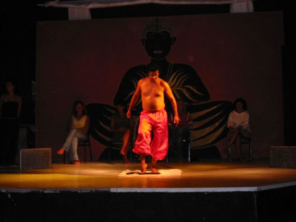 Nino bei der Fakirshow Asteria Collection Side