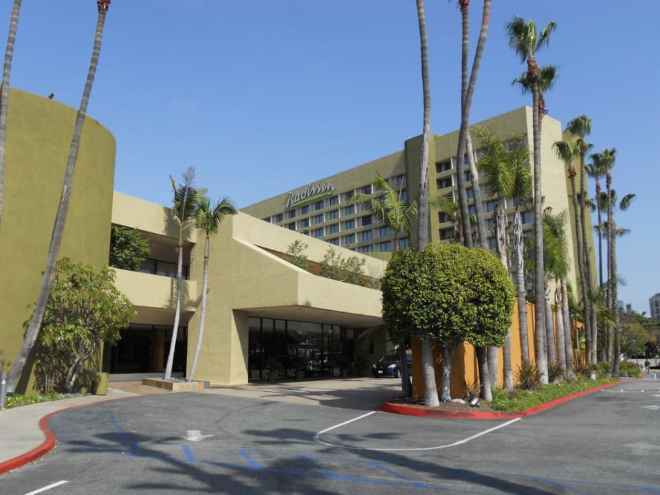 Radisson LA Hyatt Regency Los Angeles International Airport