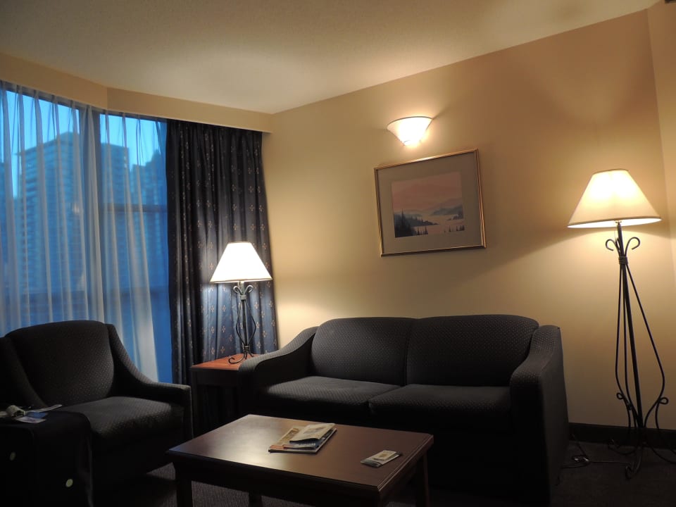 Sitzecke im Wohnbereich Hotel Rosedale on Robson