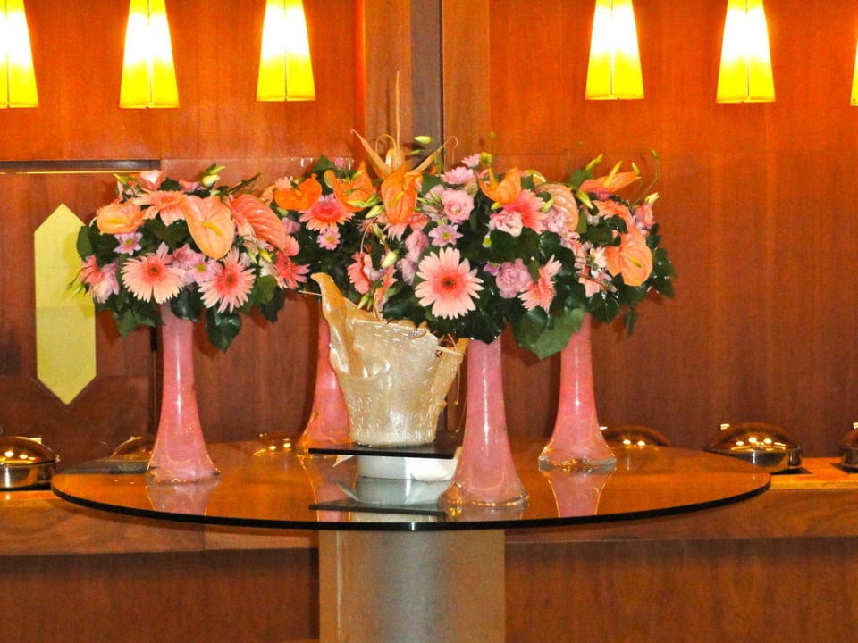 Blumen im Hauptrestaurant Gloria Serenity Resort