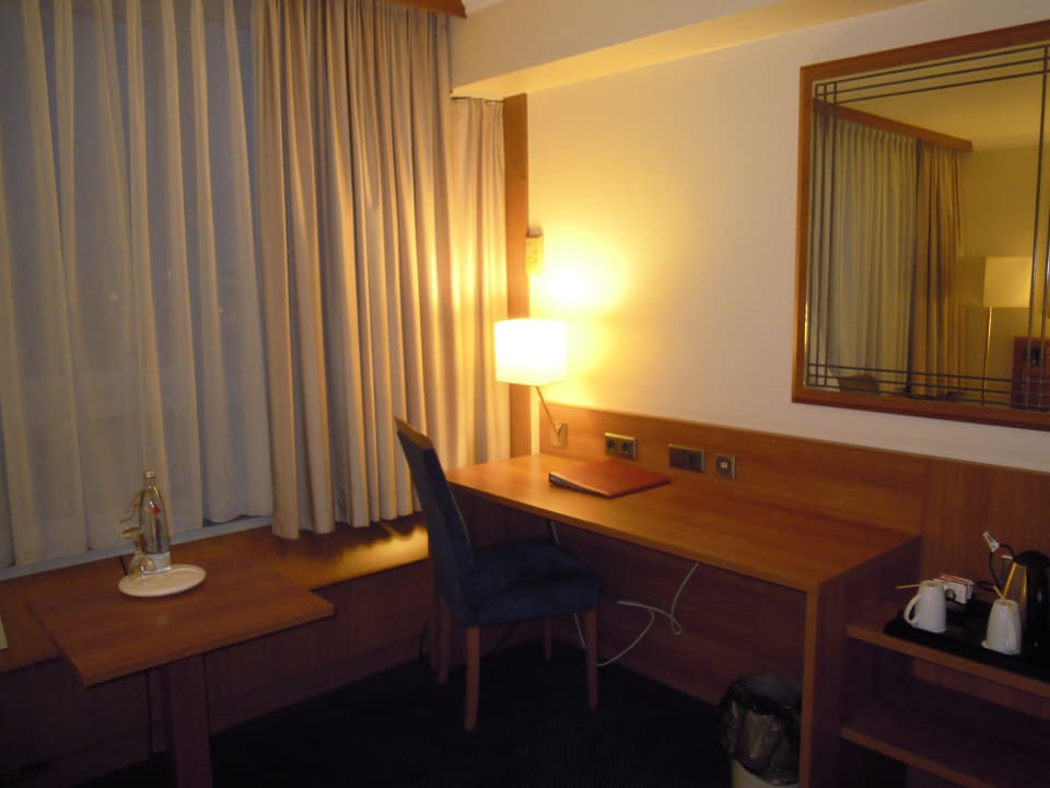 Schreibtisch Leonardo Hotel Köln Bonn Airport