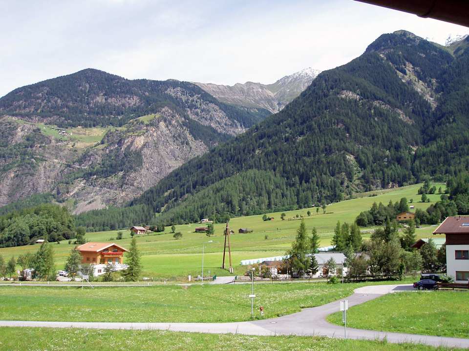 Sommer: Ausblick direkt von der Ferienwohnung Feirenwohnung / Appartement Frischmann Klaudia in Umhausen / Ötztal