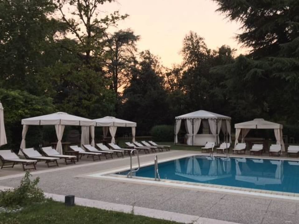 Sehr schöne Poolanlage Country Hotel Relais Monaco