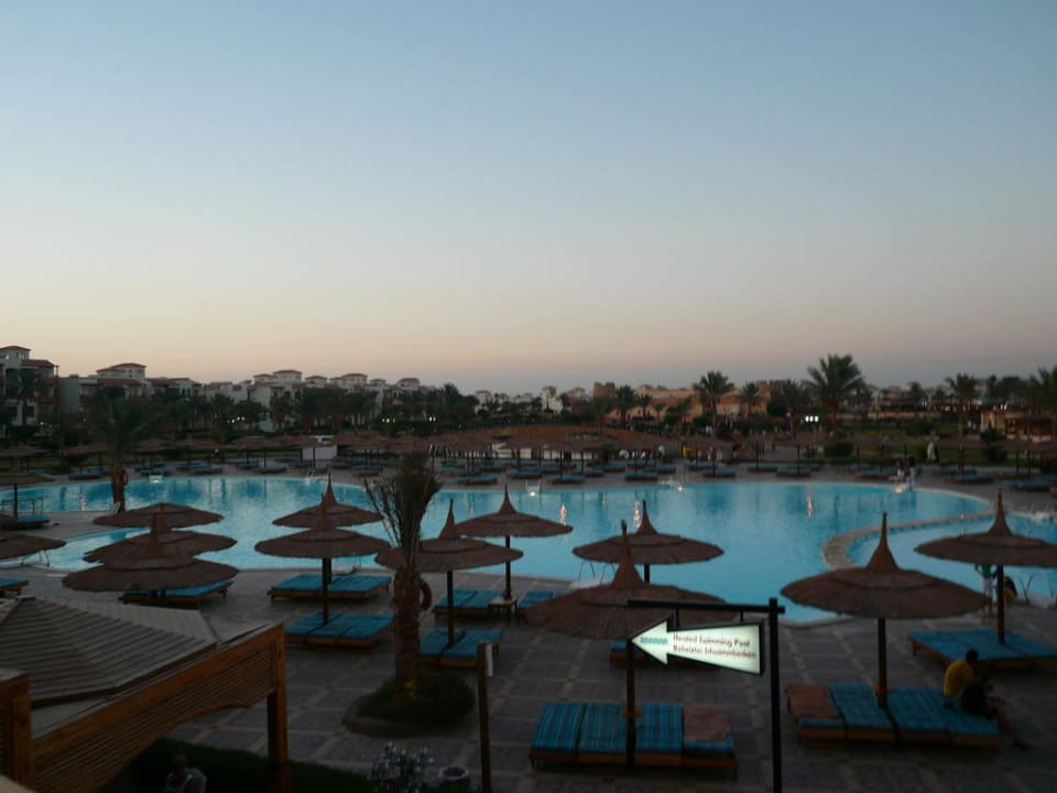 Pool am Abend Pickalbatros Dana Beach Resort - Hurghada