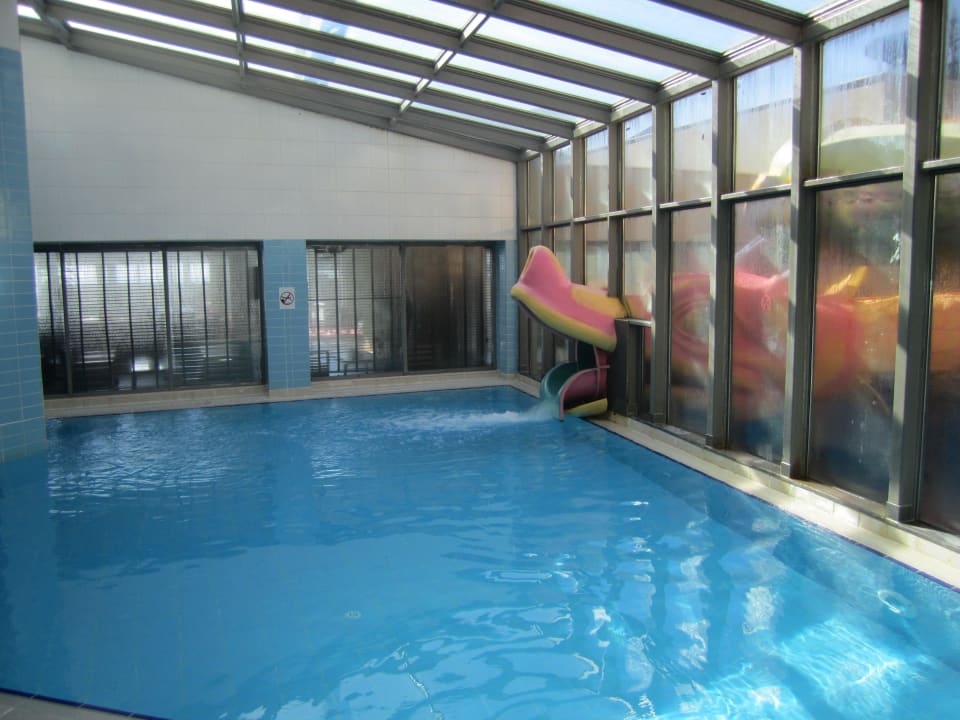 Super Rutsche im Hallenbad Limak Lara Deluxe Hotel & Resort