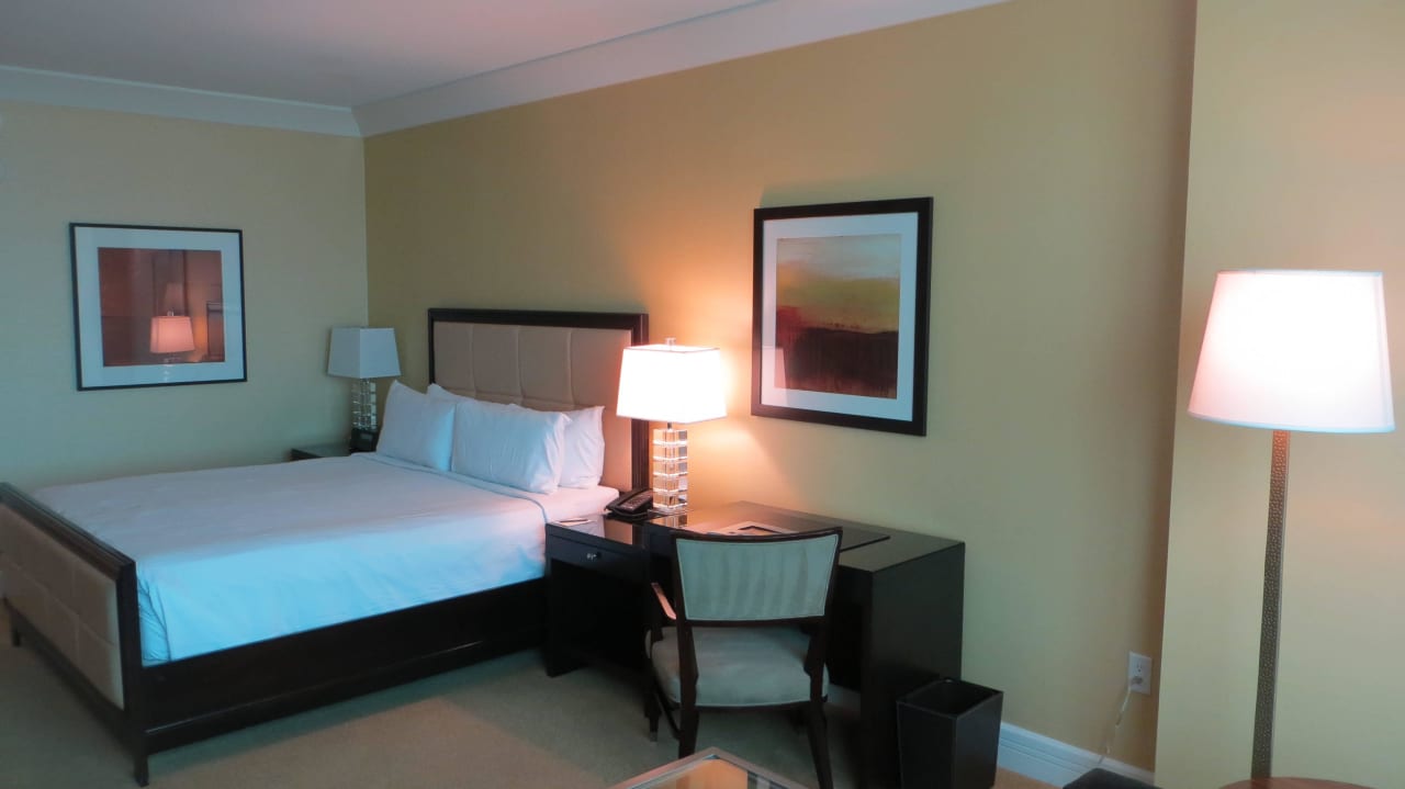 Bett und Schreibtisch Trump International Hotel Las Vegas