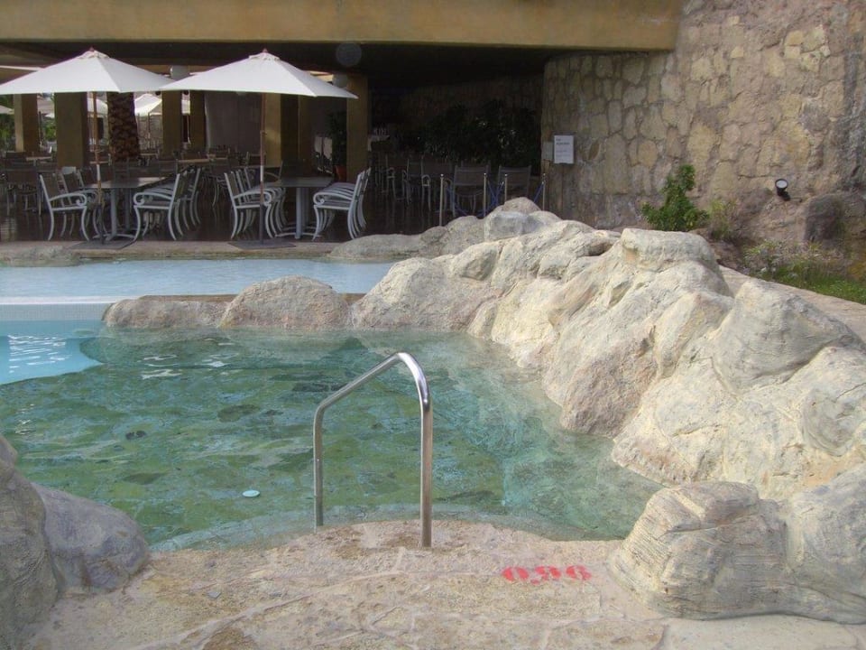So raffiniert sind einige Pools mit Felsen  Lopesan Villa del Conde Resort & Thalasso
