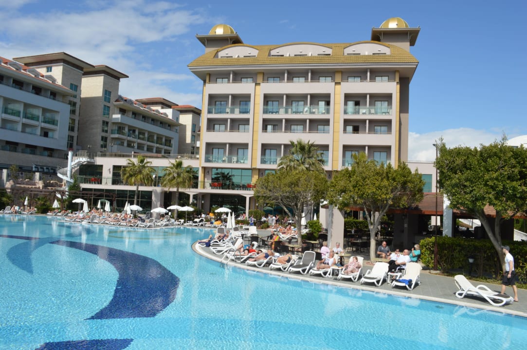 Blick zum Hotel vom Pool Aydinbey Kings Palace & Spa