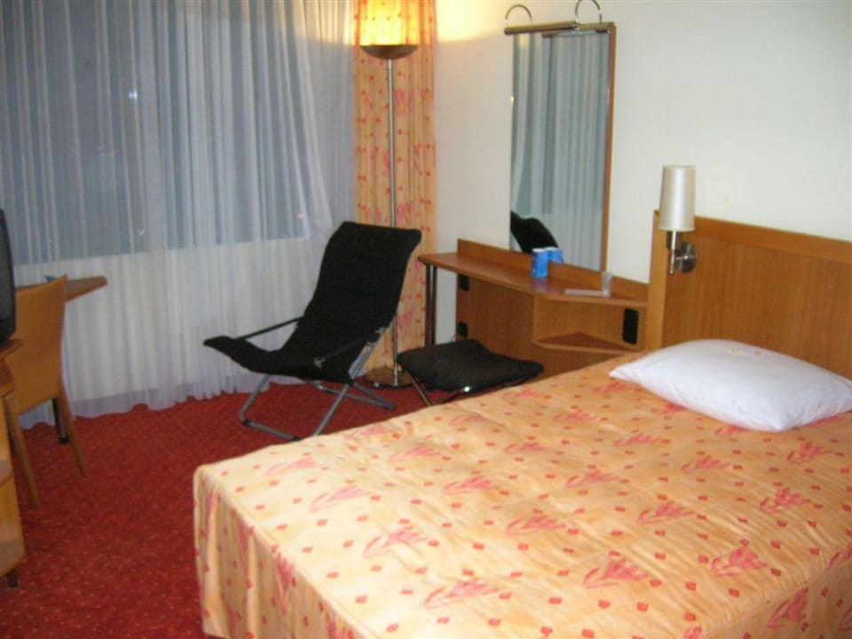 Zimmer und Bett Hotel NH Erlangen