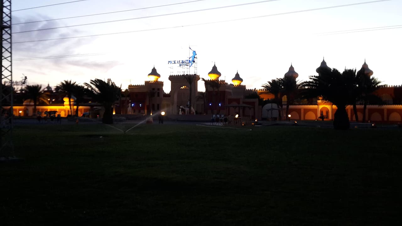 Bei Dämmerung Pickalbatros Alf Leila Wa Leila Resort - Neverland Hurghada