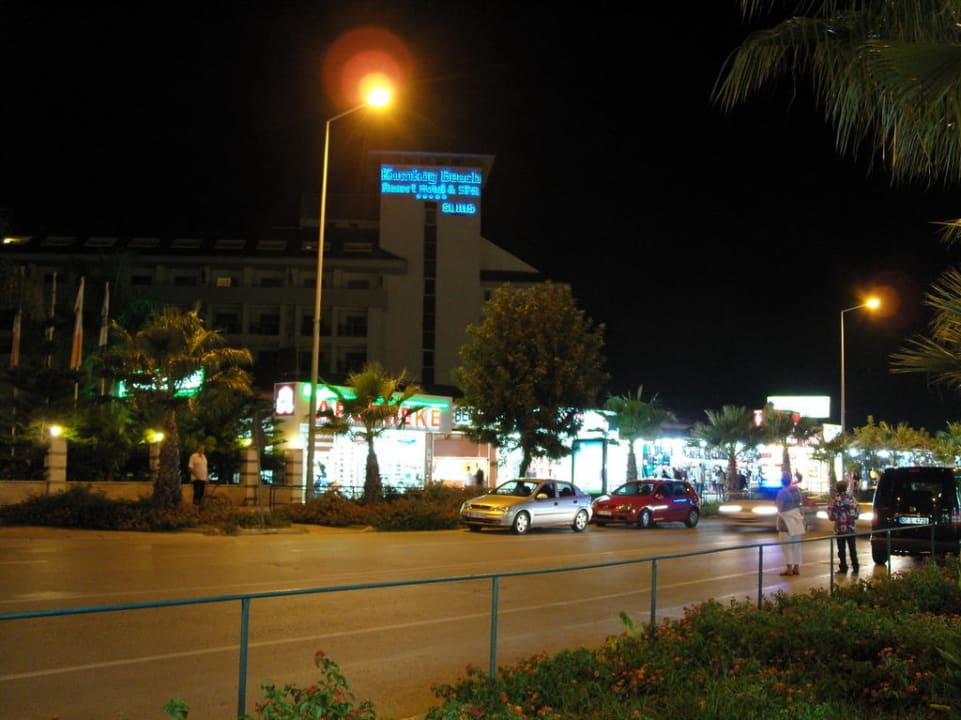 Hotel von der Straße aus gesehen Sunis Kumköy Beach Resort Hotel & Spa