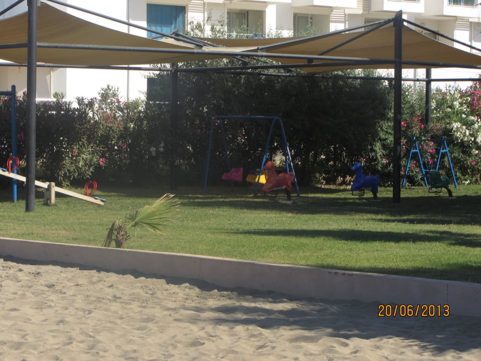 Детская площадка на пляже Hotel Royal Garden Beach