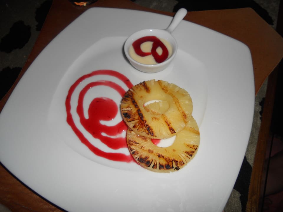 Gebratene Ananas im O'Fogo Ghazala Gardens