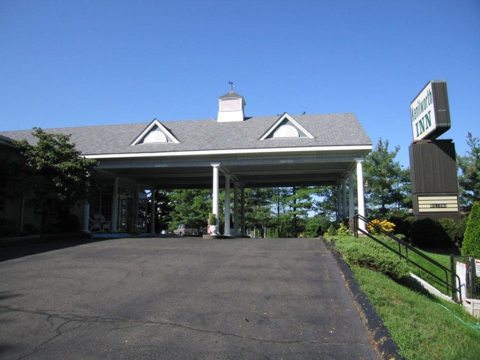 Haupteingang Hotel Kenilworth Inn