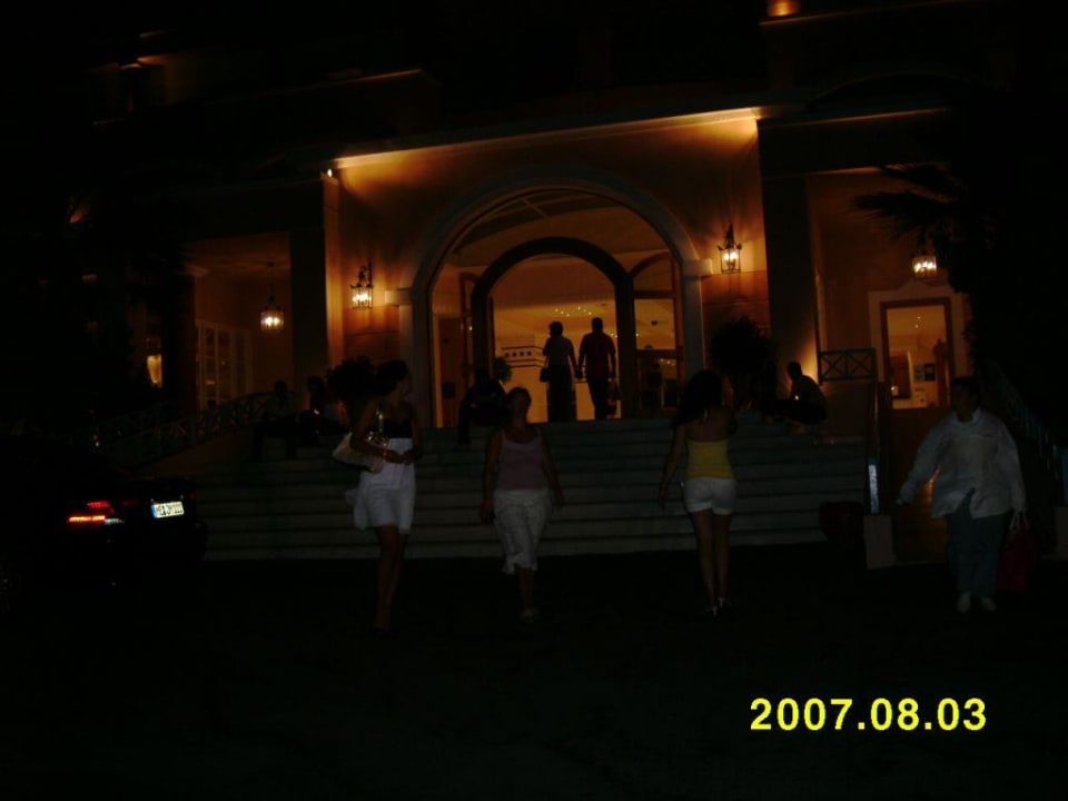 Eingang/Abends Mitsis Rodos Village