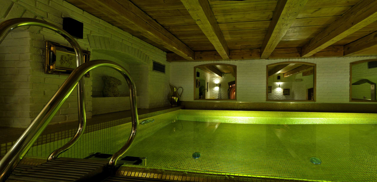 Swimming pool Hotel Bohema