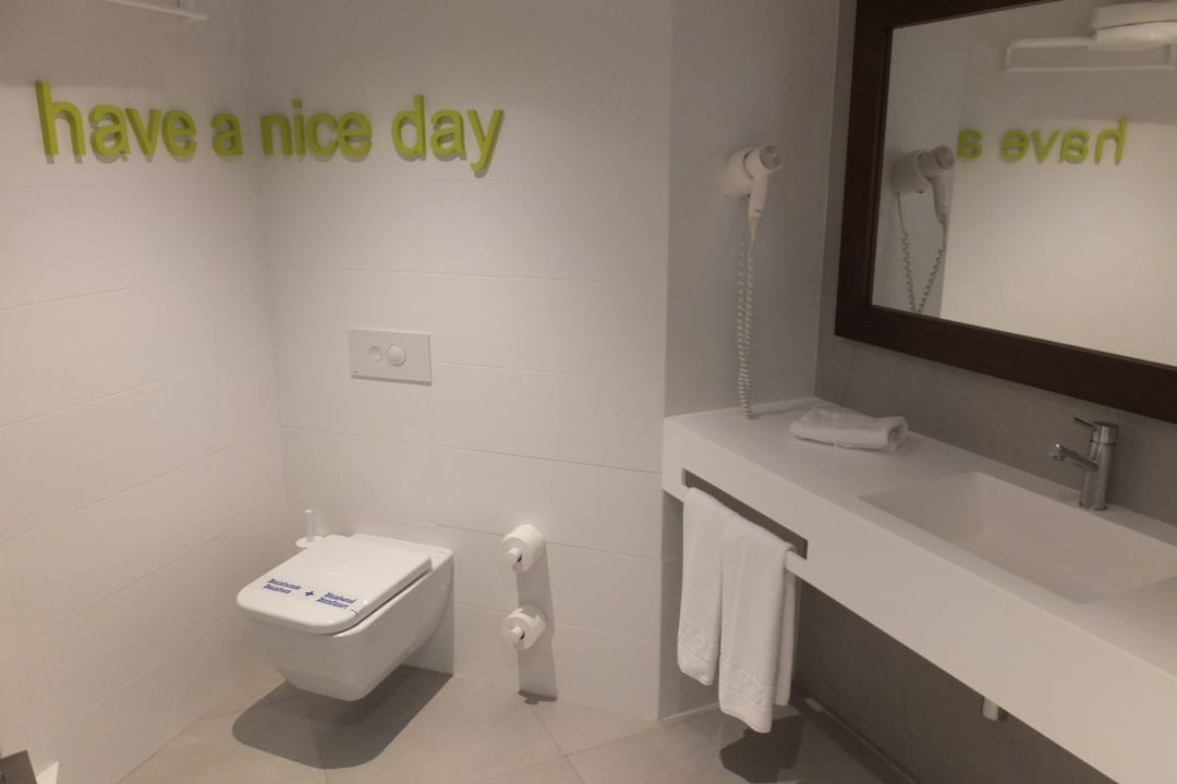 Warum steht der Spruch übern Klo? Hotel Garbi Ibiza & Spa