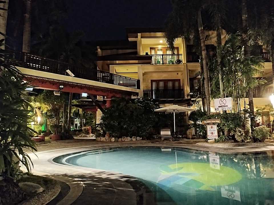 Außenansicht Boracay Tropics Resort Hotel