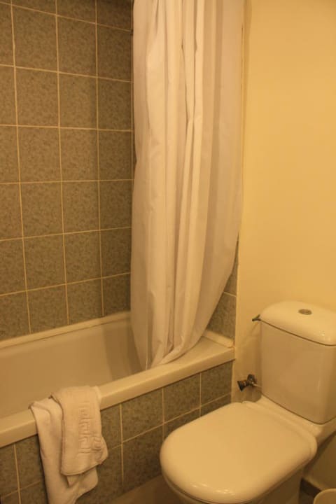 Wanne und WC Hotel Pine Bay Holiday Resort