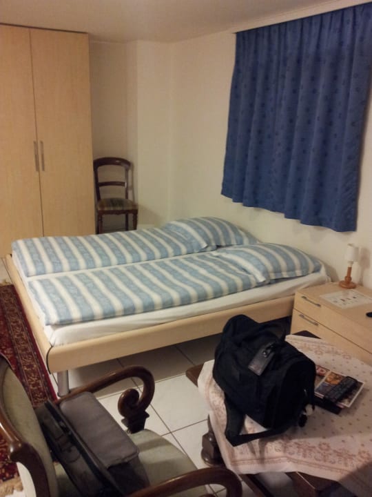 Bett war neu Swiss-Chalet Lodge