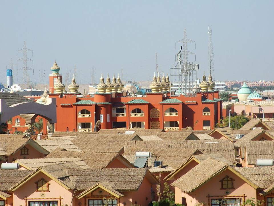 Hotel Alf Leila widziany z Jungle Aqua Park Pickalbatros Alf Leila Wa Leila Resort - Neverland Hurghada