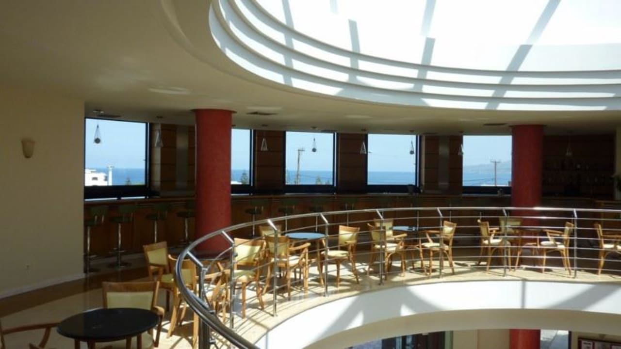 Bar mit Blick aufs Meer Grand Hotel Holiday Resort