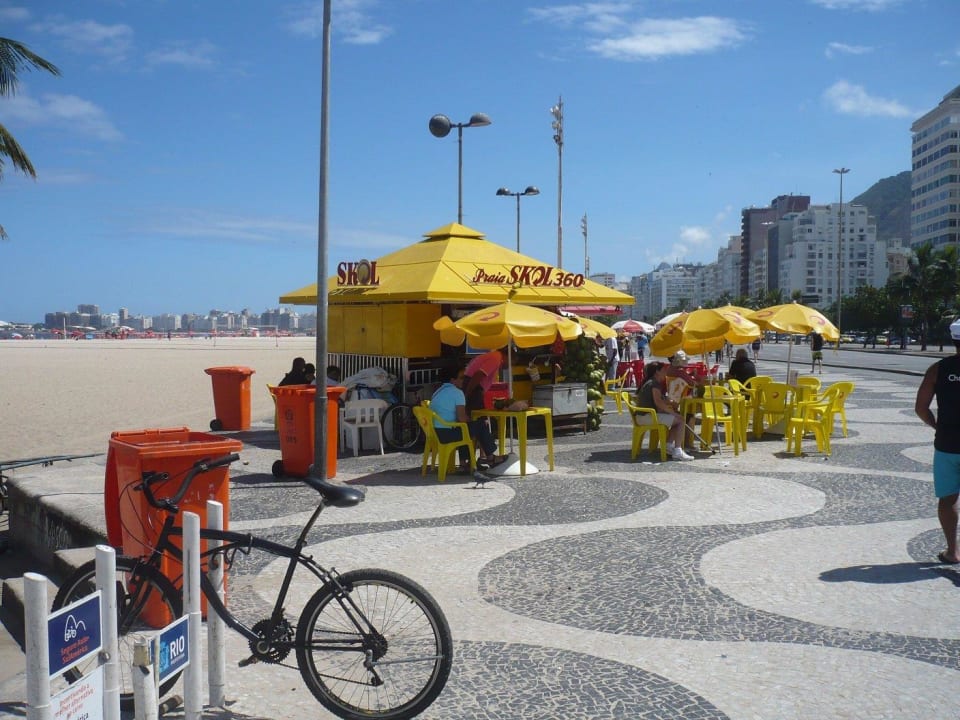 Beach bar in front of the hotel Hotel Acapulco Copacabana
