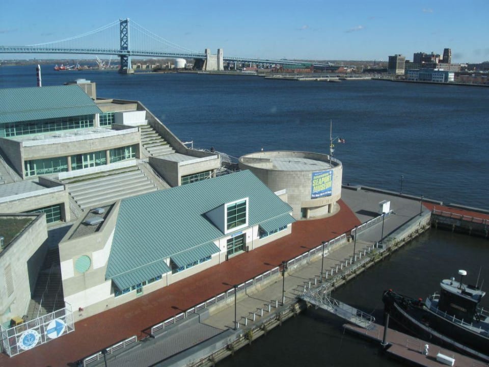 Hyatt Regency at Penn's Landing: Fensterausblick Hilton Philadelphia at Penn's Landing