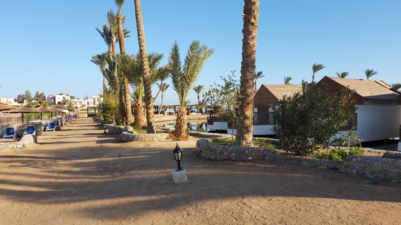 Rechts Bungalows gegenüber Lodge Panorama Bungalows Resort El Gouna