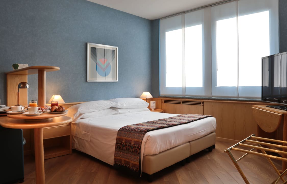 Deluxe Best Western Plus Executive Hotel & Suites