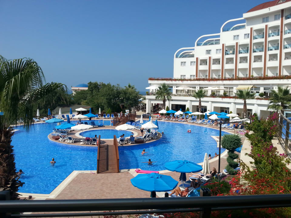 Pool Side Prenses Resort & Spa