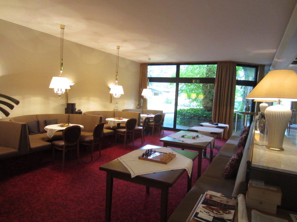 Spiel- und Lesetische Waldhotel Tannenhäuschen
