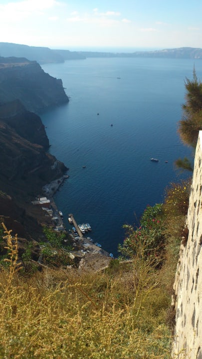 Blick nach unten 2 Lilium Santorini Hotel
