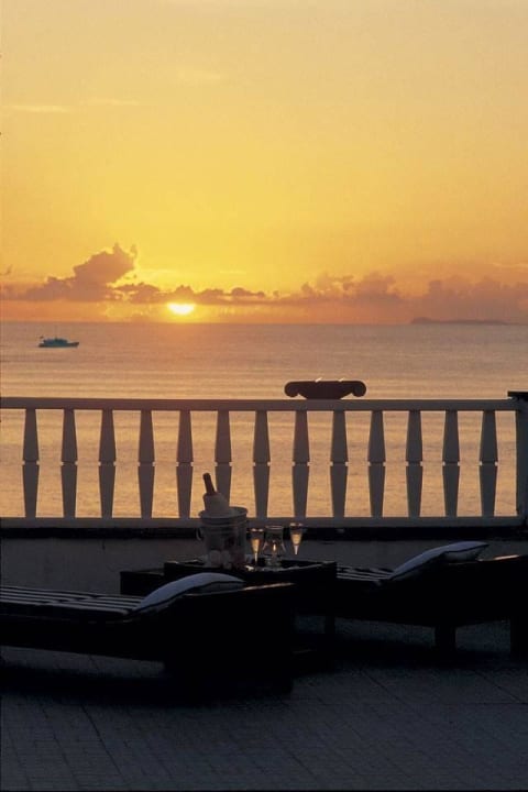 IL TRAMONTO DAL TERRAZZO PANORAMICO Hotel La Scogliera