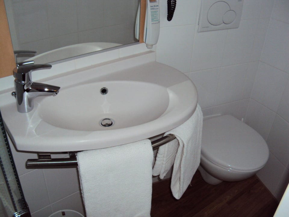 Ванная комната B&B Hotel Düsseldorf-Hbf