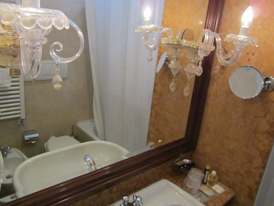 Detail Bad Hotel Antiche Figure