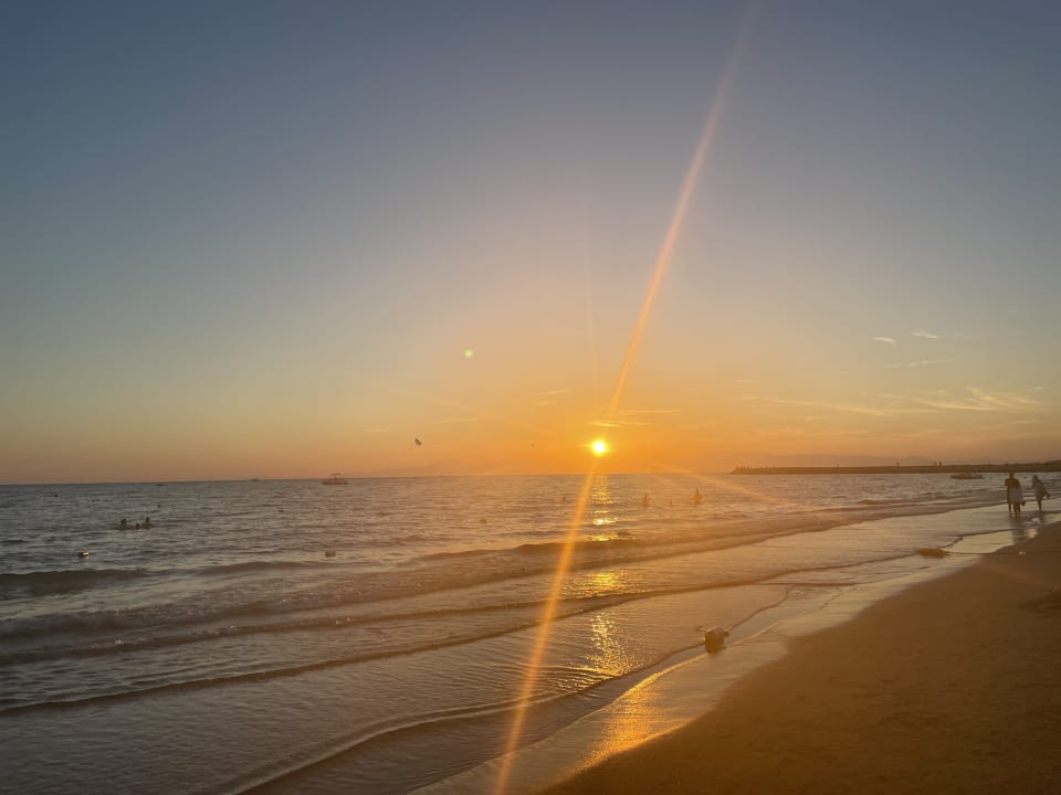 Strand Well Palace Side