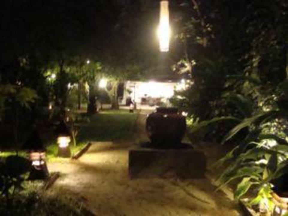 Eingangsbereich bei Nacht Le Paradis Boutique Resort & Spa